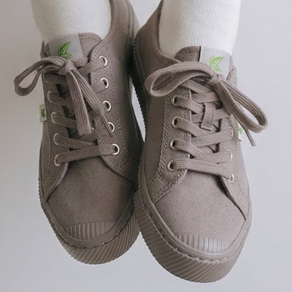 Cariuma OCA Low Canvas Sneakers Taupe Rose Mens 5.5 Womens 7 Eco-Friendly Shoes